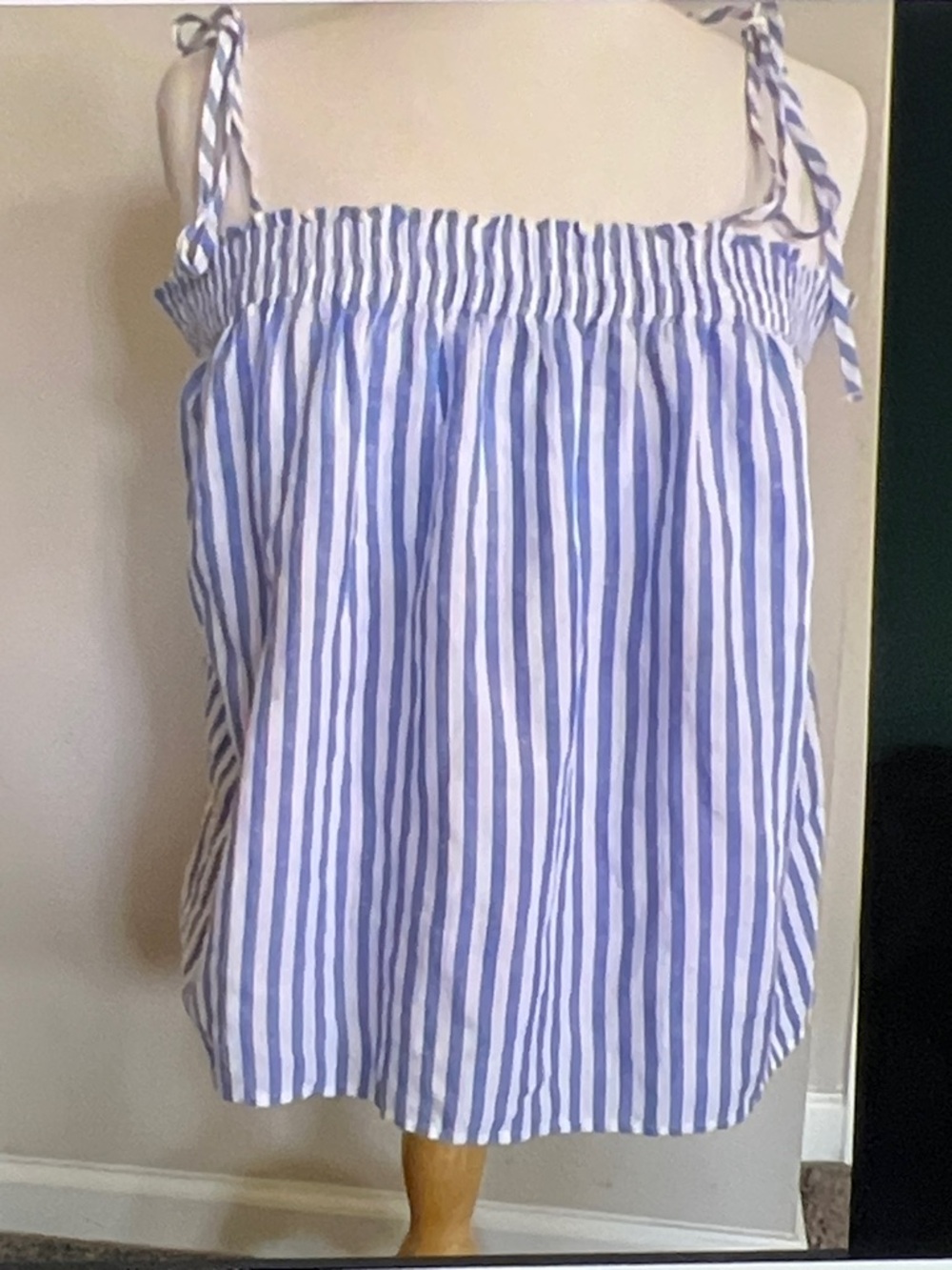Levis Smocked  flowy linen Top